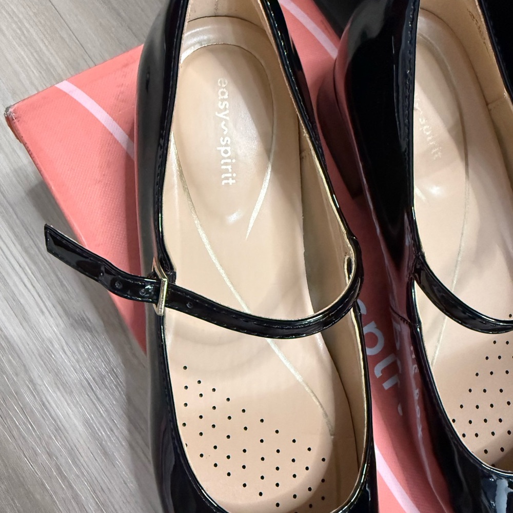 Easy Spirit Black Patent Mary Jane Heels - Picture 12 of 13